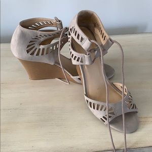 Super cute wedge heels!